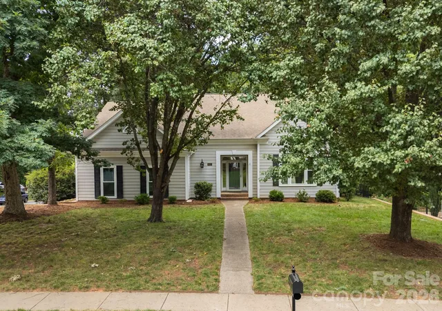 Photo 2 of Single family home for sale at 6632 Elmstone Dr, Charlotte, NC 28277 | MLS# 4397020 | Listing updated on 2026-09-11