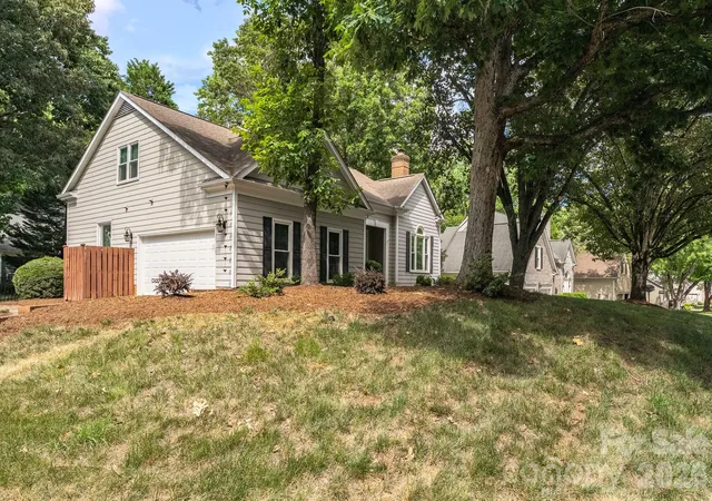 Photo 3 of Single family home for sale at 6632 Elmstone Dr, Charlotte, NC 28277 | MLS# 4397020 | Listing updated on 2026-09-11