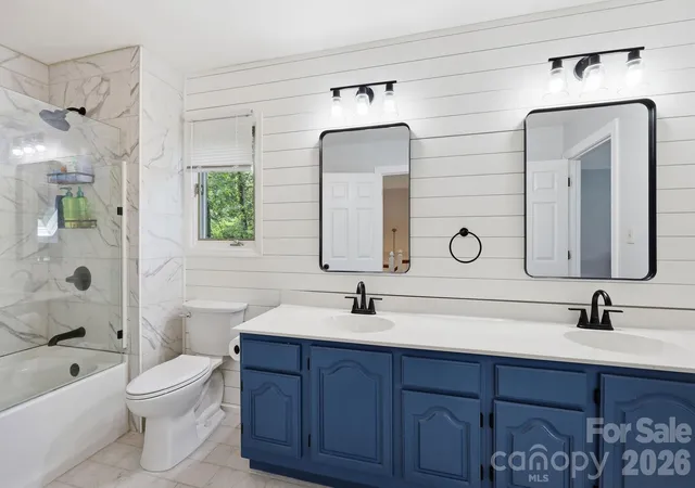 Photo 4 of Single family home for sale at 202 Riva Ridge Dr, Fairview, NC 28730 | MLS# 4397168 | Listing updated on 2026-09-15