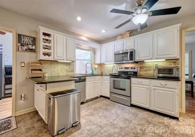 Photo 4 of Single family home for sale at 18 Shipmaster Ct, Clover, SC 29710 | MLS# 4397222 | Listing updated on 2026-10-17
