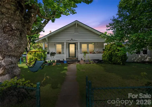Photo 1 of Single family home for sale at 2 Pelzer St, Asheville, NC 28804 | MLS# 4397260 | Listing updated on 2026-09-29