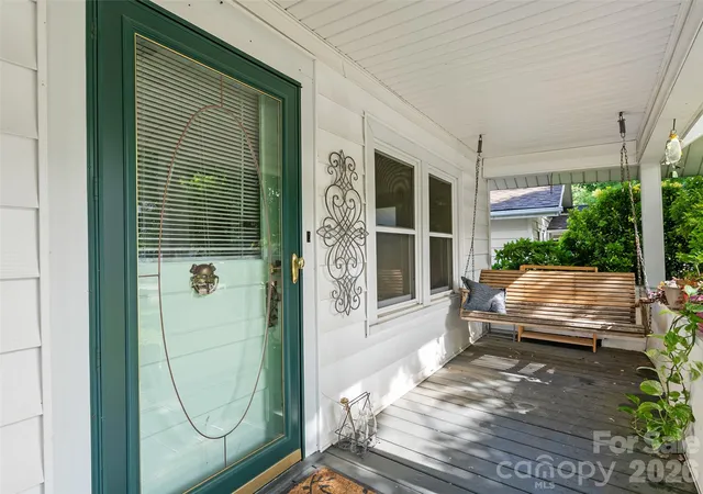 Photo 3 of Single family home for sale at 2 Pelzer St, Asheville, NC 28804 | MLS# 4397260 | Listing updated on 2026-09-29