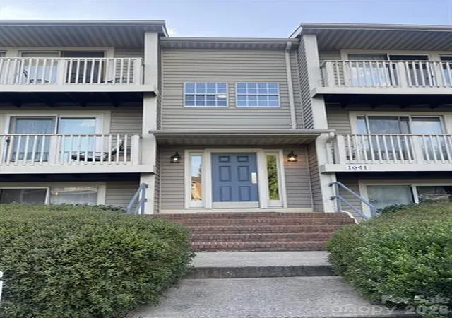Listing Photo 1 - Condo for sale in building located at 1641 Arlyn Cir, Charlotte, NC 28213 - Unit #F