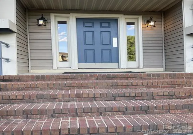 Listing Photo 2 - Condo for sale in building located at 1641 Arlyn Cir, Charlotte, NC 28213 - Unit #F