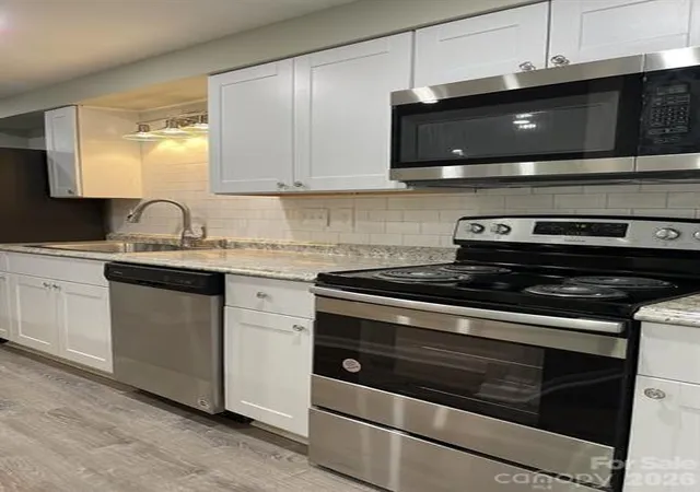 Listing Photo 4 - Condo for sale in building located at 1641 Arlyn Cir, Charlotte, NC 28213 - Unit #F