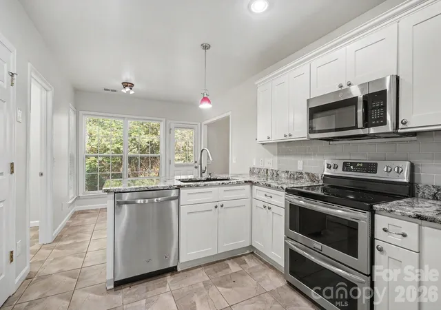 Photo 4 of Single family home for sale at 11921 Moonshadow Ln, Huntersville, NC 28078 | MLS# 4397466 | Listing updated on 2026-10-05