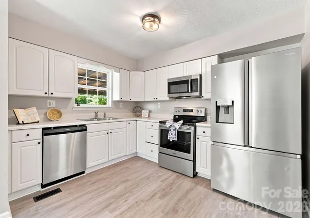 Photo 4 of Single family home for sale at 4709 Charlotte Hwy, Lancaster, SC 29720 | MLS# 4397487 | Listing updated on 2026-10-09