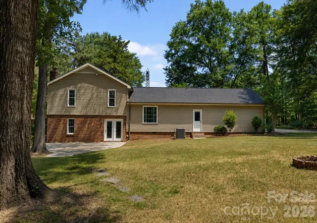 Photo 4 of Single family home for sale at 5381 Woodside Dr, Rock Hill, SC 29732 | MLS# 4398063 | Listing updated on 2026-10-18