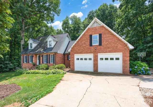 Photo 1 of Single family home for sale at 452 Faith Rd, Mooresville, NC 28115 | MLS# 4398299 | Listing updated on 2026-09-15