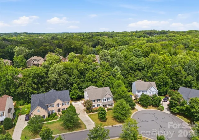 Photo 2 of Single family home for sale at 423 Fischer Rd, Fort Mill, SC 29715 | MLS# 4398304 | Listing updated on 2026-09-15