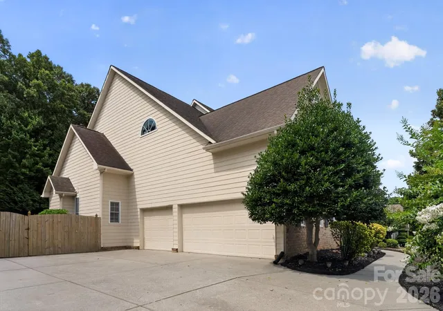 Photo 1 of Single family home for sale at 9169 Drayton Ln, Fort Mill, SC 29707 | MLS# 4398397 | Listing updated on 2026-09-14