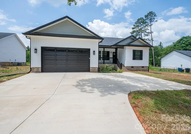 Photo 3 of Single family home for sale at 2474 Shoal Rd, Crouse, NC 28033 | MLS# 4398463 | Listing updated on 2026-09-29