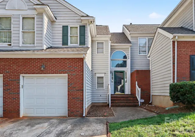 Photo 3 of Townhouse for sale at 8606 Fox Chase Ln, Charlotte, NC 28269 | MLS# 4398619 | Listing updated on 2026-10-24