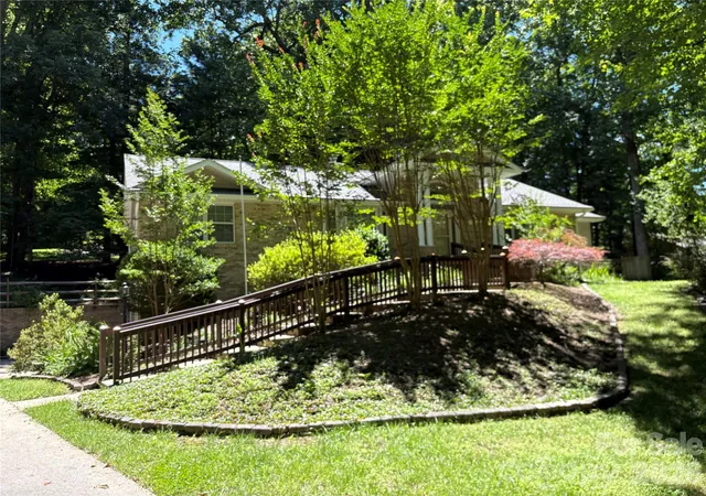 Photo 2 of Single family home for sale at 206 Camellia Way, Hendersonville, NC 28739 | MLS# 4398729 | Listing updated on 2026-09-13