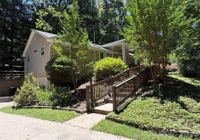 Photo 3 of Single family home for sale at 206 Camellia Way, Hendersonville, NC 28739 | MLS# 4398729 | Listing updated on 2026-09-13