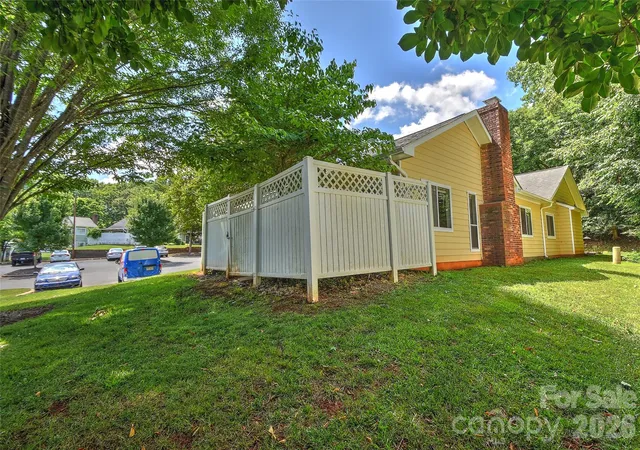 Photo 3 of Townhouse for sale at 807 Sardis Cvs Dr, Charlotte, NC 28270 | MLS# 4398749 | Listing updated on 2026-09-12