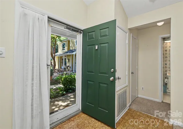 Photo 4 of Townhouse for sale at 807 Sardis Cvs Dr, Charlotte, NC 28270 | MLS# 4398749 | Listing updated on 2026-09-12