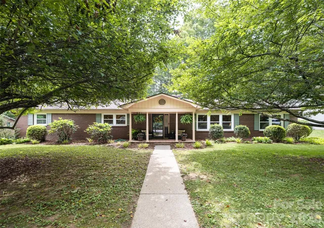 Photo 1 of Single family home for sale at 29 Jean Dr, Asheville, NC 28803 | MLS# 4398756 | Listing updated on 2026-09-11