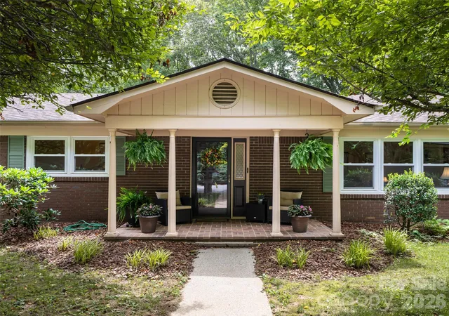Photo 2 of Single family home for sale at 29 Jean Dr, Asheville, NC 28803 | MLS# 4398756 | Listing updated on 2026-09-11