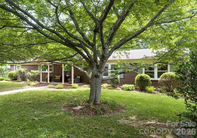 Photo 3 of Single family home for sale at 29 Jean Dr, Asheville, NC 28803 | MLS# 4398756 | Listing updated on 2026-09-11