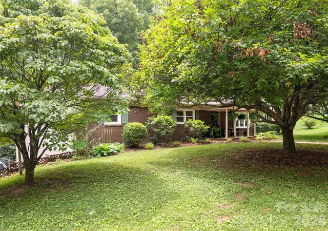 Photo 4 of Single family home for sale at 29 Jean Dr, Asheville, NC 28803 | MLS# 4398756 | Listing updated on 2026-09-11