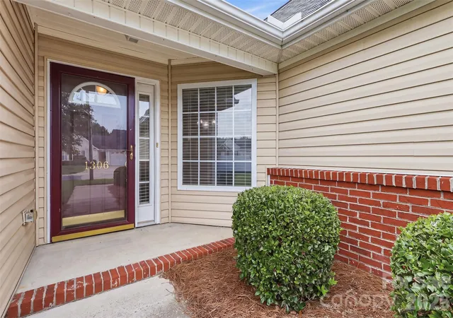 Photo 3 of Townhouse for sale at 1306 Bayswater Dr, High Point, NC 27265 | MLS# 4399020 | Listing updated on 2026-10-02