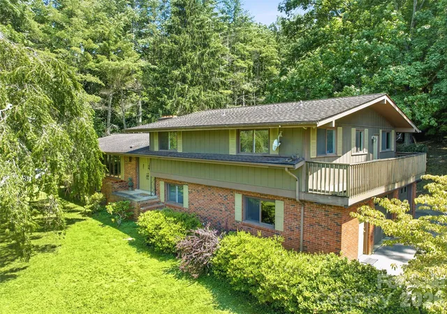 Photo 1 of Single family home for sale at 252 Big Stomp Rd, Waynesville, NC 28786 | MLS# 4399096 | Listing updated on 2026-09-11