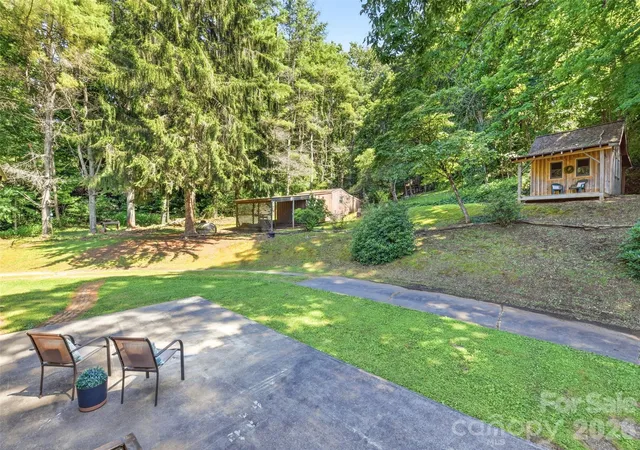 Photo 4 of Single family home for sale at 252 Big Stomp Rd, Waynesville, NC 28786 | MLS# 4399096 | Listing updated on 2026-09-11