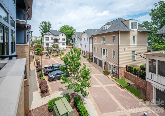 Listing Photo 5 - Condo for sale in building located at 2401 Euclid Ave, Charlotte, NC 28203 - Unit #206