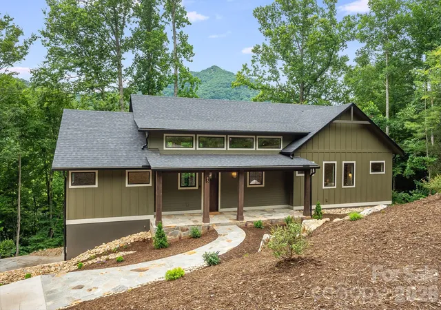 Photo 2 of Single family home for sale at 93 Village Pointe Ln, Asheville, NC 28803 | MLS# 4399608 | Listing updated on 2026-10-01