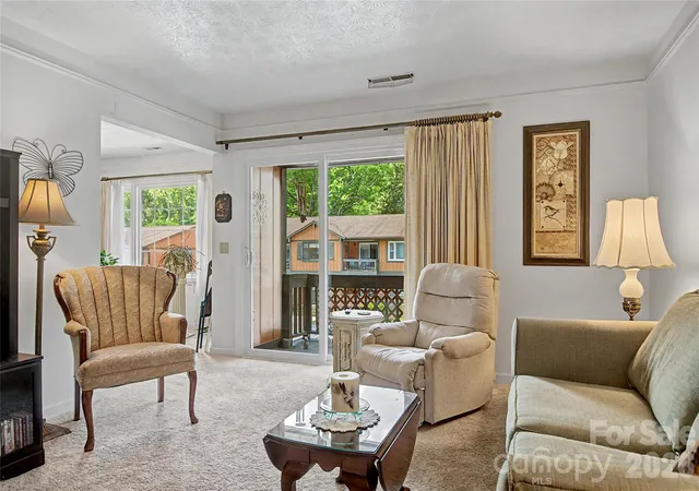 Listing Photo 5 - Condo for sale in building located at 1765 Haywood Manor Rd, Hendersonville, NC 28791 - Unit #D