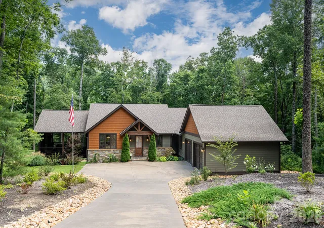 Photo 1 of Single family home for sale at 403 Thunder Mountain Rd, Hendersonville, NC 28792 | MLS# 4399888 | Listing updated on 2026-10-07
