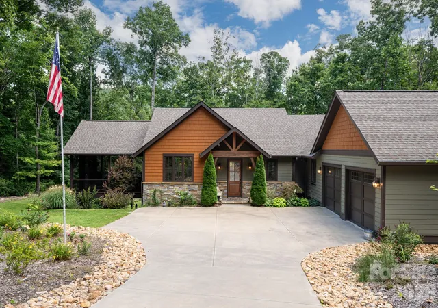 Photo 2 of Single family home for sale at 403 Thunder Mountain Rd, Hendersonville, NC 28792 | MLS# 4399888 | Listing updated on 2026-10-07