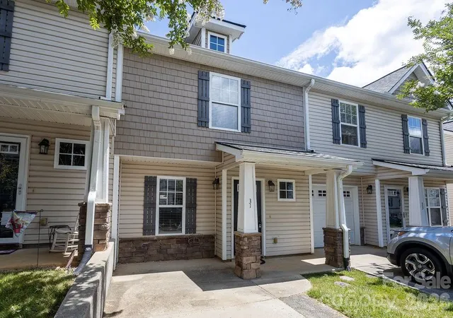 Photo 2 of Townhouse for sale at 31 Amersham Ln, Fletcher, NC 28732 | MLS# 4399944 | Listing updated on 2026-09-10