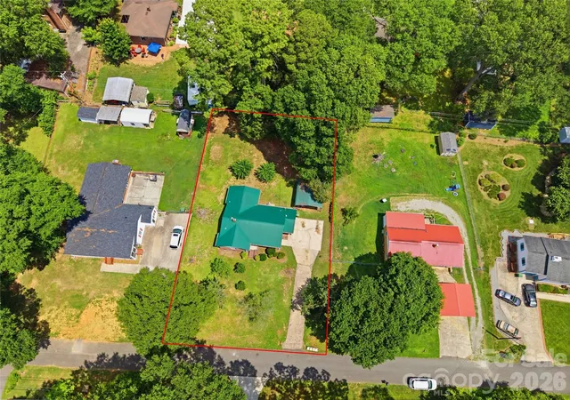 Photo 3 of Single family home for sale at 307 Dutchman Ave, Mount Holly, NC 28120 | MLS# 4400001 | Listing updated on 2026-09-25