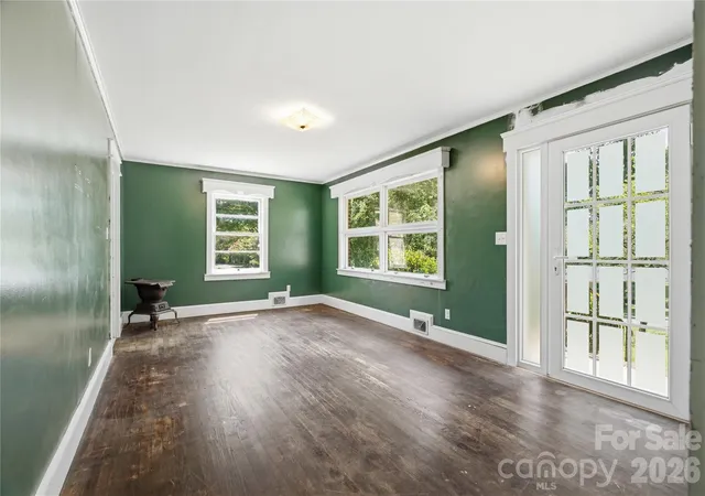 Photo 4 of Single family home for sale at 307 Dutchman Ave, Mount Holly, NC 28120 | MLS# 4400001 | Listing updated on 2026-09-25