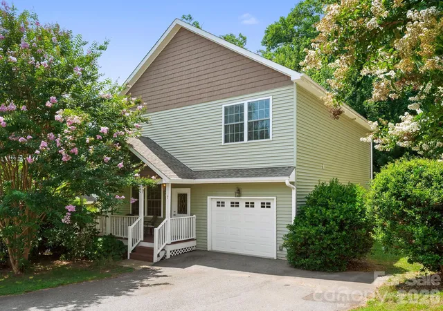 Photo 1 of Single family home for sale at 7 Winters Edge Ln, Asheville, NC 28803 | MLS# 4400181 | Listing updated on 2026-10-01