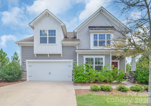 Photo 3 of Single family home for sale at 17713 Yarwill Ct, Charlotte, NC 28278 | MLS# 4400457 | Listing updated on 2026-09-30