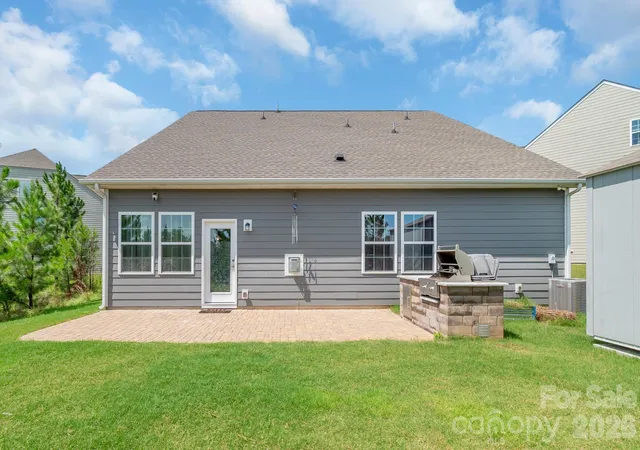 Photo 3 of Single family home for sale at 17713 Yarwill Ct, Charlotte, NC 28278 | MLS# 4400457 | Listing updated on 2026-10-29