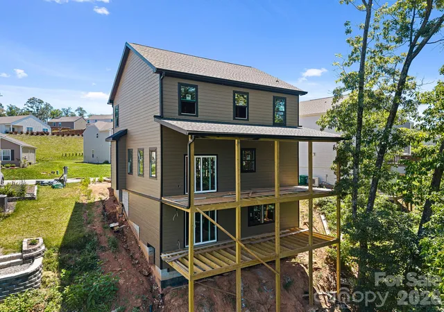 Photo 4 of Single family home for sale at 914 Newport Ct, Asheville, NC 28806 | MLS# 4400786 | Listing updated on 2026-09-15