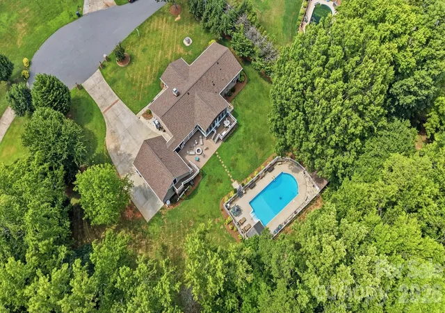 Photo 3 of Single family home for sale at 107 Mistywood Dr, Mount Holly, NC 28120 | MLS# 4400826 | Listing updated on 2026-09-12