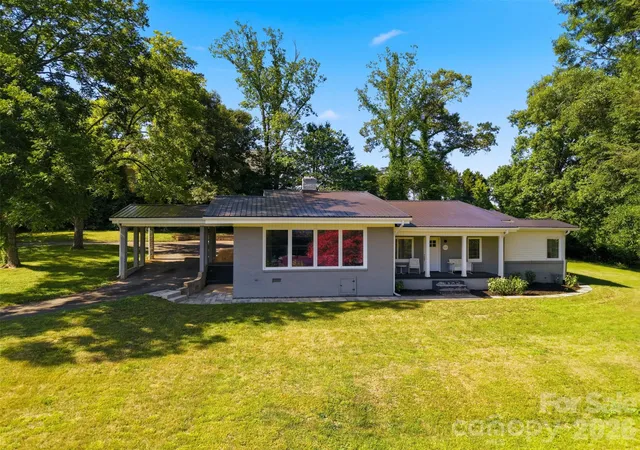 Photo 3 of Single family home for sale at 104 31st Avenue Ne, Hickory, NC 28601 | MLS# 4400944 | Listing updated on 2026-09-13
