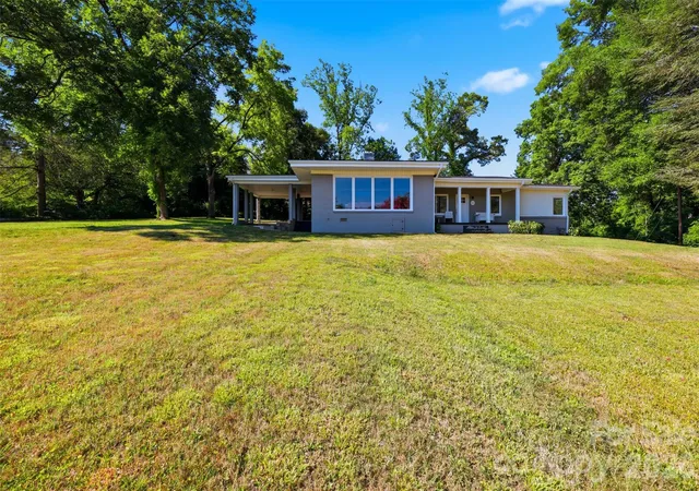 Photo 3 of Single family home for sale at 104 31st Avenue NE, Hickory, NC 28601 | MLS# 4400944 | Listing updated on 2026-09-13