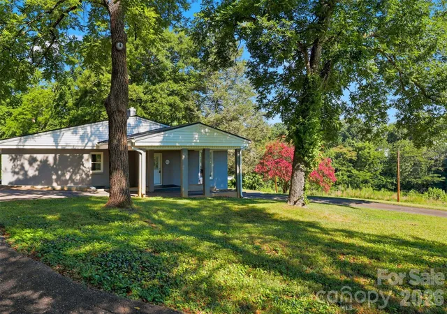 Photo 4 of Single family home for sale at 104 31st Avenue NE, Hickory, NC 28601 | MLS# 4400944 | Listing updated on 2026-09-13