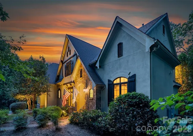 Photo 3 of Single family home for sale at 3003 Ocaso Ct, Matthews, NC 28104 | MLS# 4401210 | Listing updated on 2026-10-06