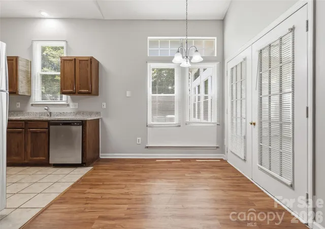 Photo 4 of Single family home for sale at 6136 Sunbridge Ct, Charlotte, NC 28269 | MLS# 4401311 | Listing updated on 2026-10-13