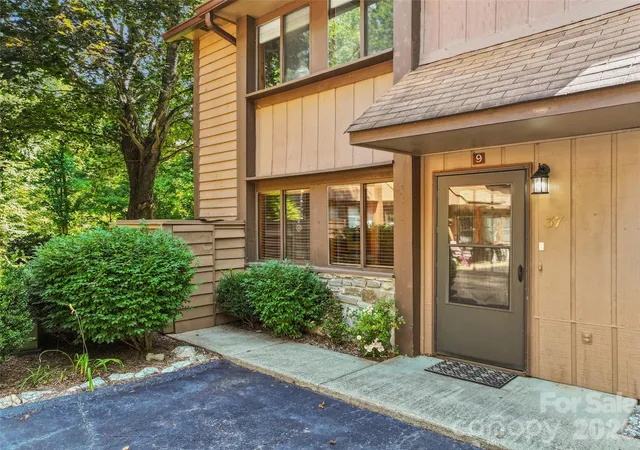 Photo 3 of Townhouse for sale at 37 George Cir, Maggie Valley, NC 28751 | MLS# 4401492 | Listing updated on 2026-09-12