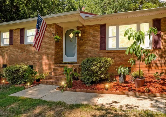 Photo 2 of Sale Pending at 320 Miller Dr, Salisbury, NC 28146 | MLS# 4401563 | Listing updated on 2026-10-03