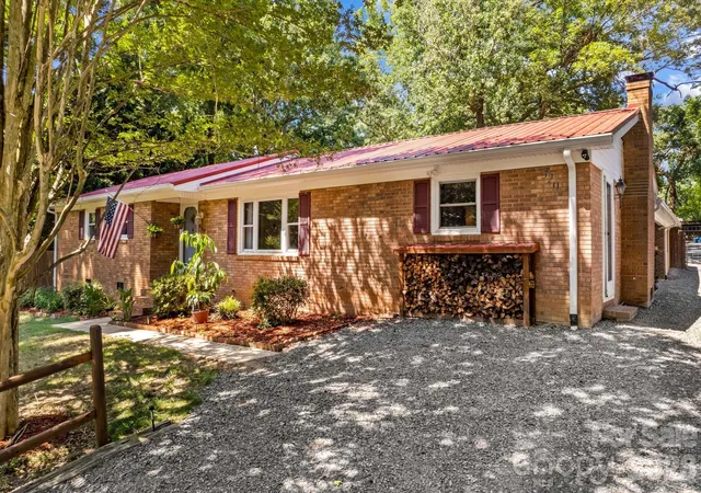 Photo 3 of Sale Pending at 320 Miller Dr, Salisbury, NC 28146 | MLS# 4401563 | Listing updated on 2026-10-03