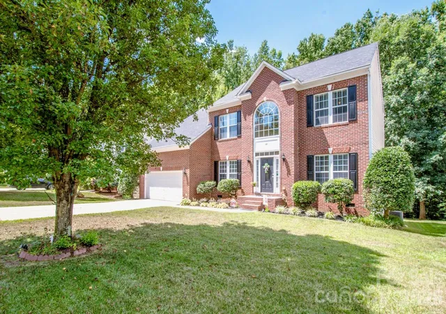 Photo 3 of Single family home for sale at 121 Crimson Orchard Dr, Mooresville, NC 28115 | MLS# 4401834 | Listing updated on 2026-09-23